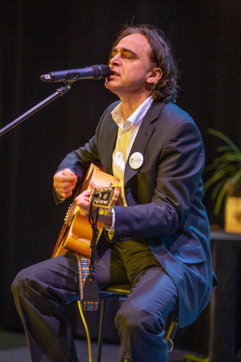 Występ muzyczny — Tomasz Świdecki