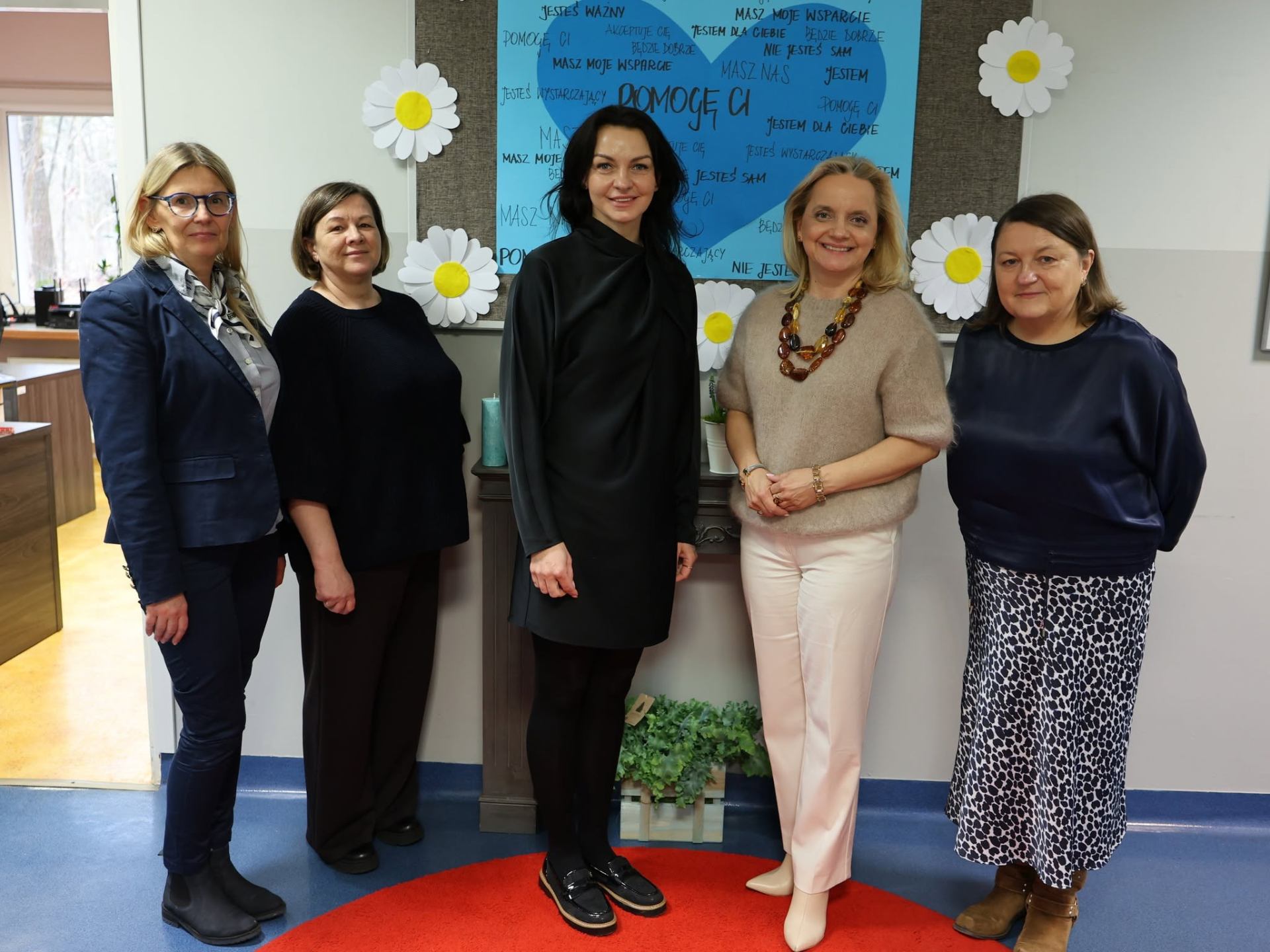 Zdjęcie zbiorowe z panią Kurator Oświaty